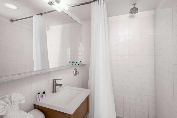 Townhouse Hotel by LuxUrban image 6